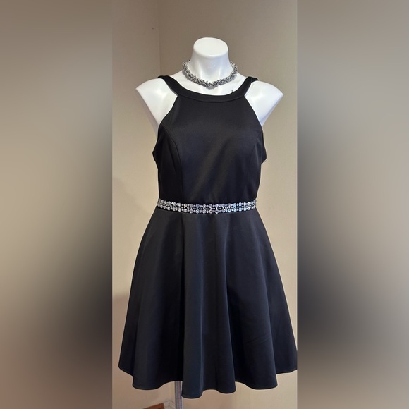 Emerald Sundae Ladies Black Round Neck Back Zip Fit & Flare Dress SZ 11 NWT - Picture 1 of 14